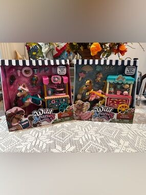(WT 2026) Cocoa's Bakery & Cherie's Treats Playset Duo - Brown & Pink Horses